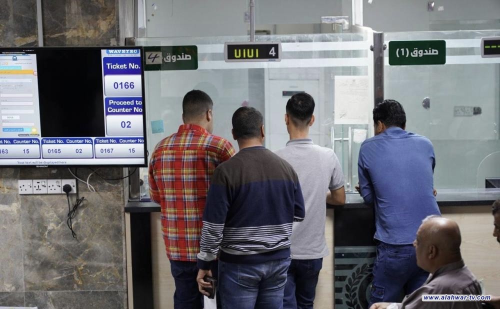 مسافرون يطالبون المركزي بإطلاق الآلية الجديدة لمنح الدولار.. ويكشفون عيوب القديمة