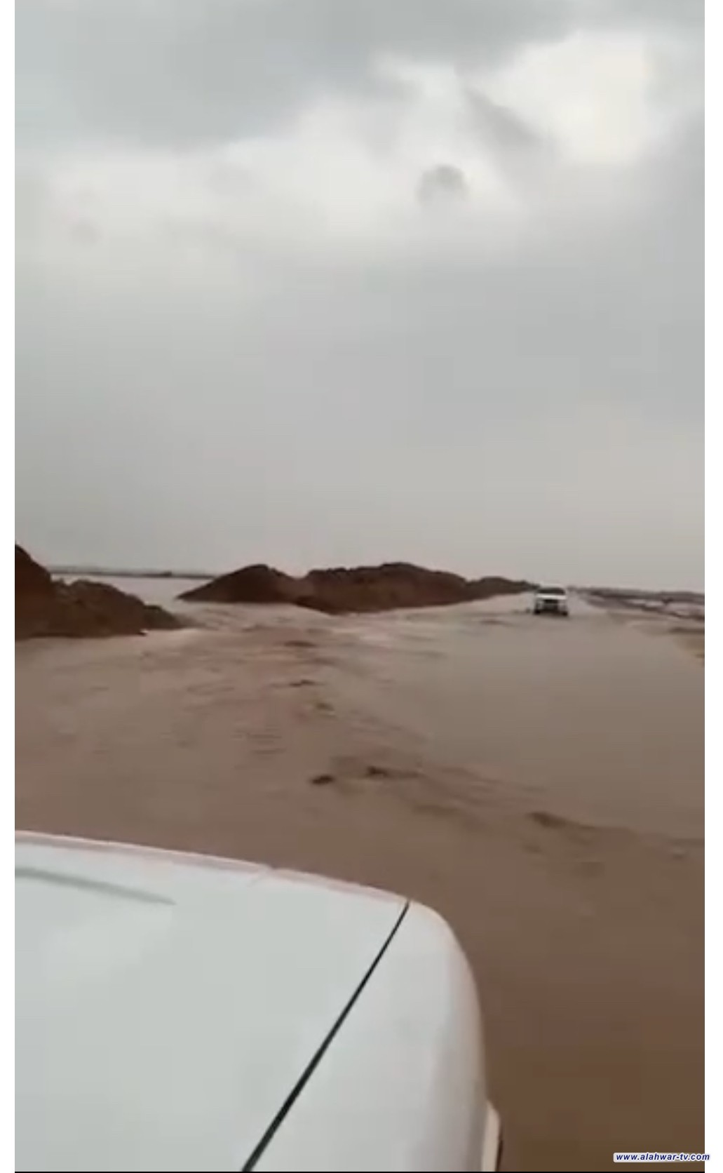امتلاء وديان عراقية بالسيول وساعات على انحسار هطول الأمطار