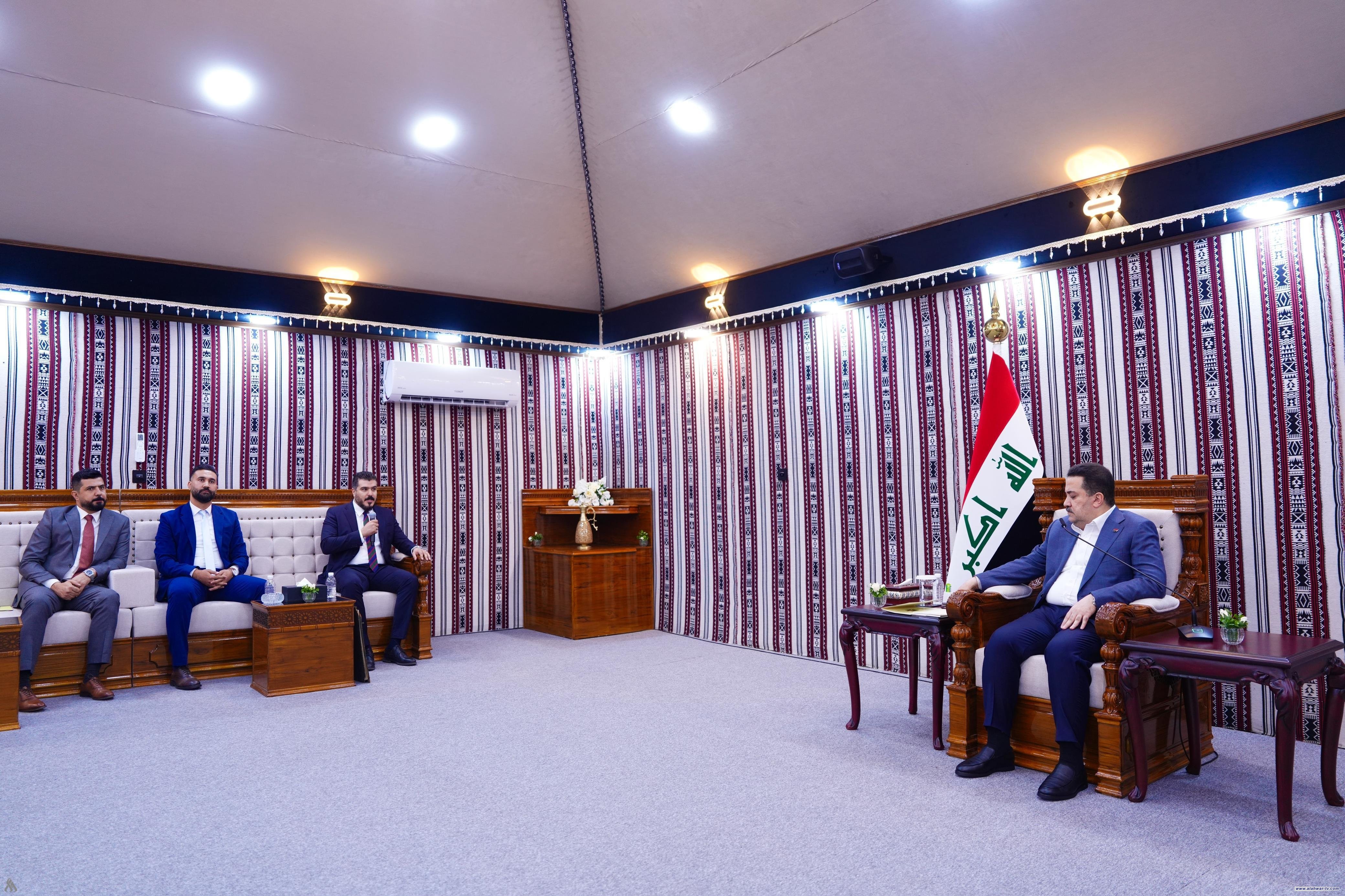 رئيس الوزراء يوجّه بتخفيض الرسم الكمركي عن الكتب المستوردة إلى 1%