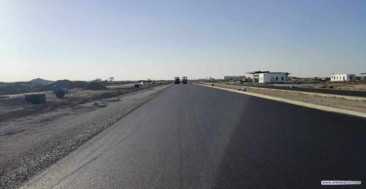 النقل تباشر بأعمال إكساء طرق مطار الناصرية الدولي