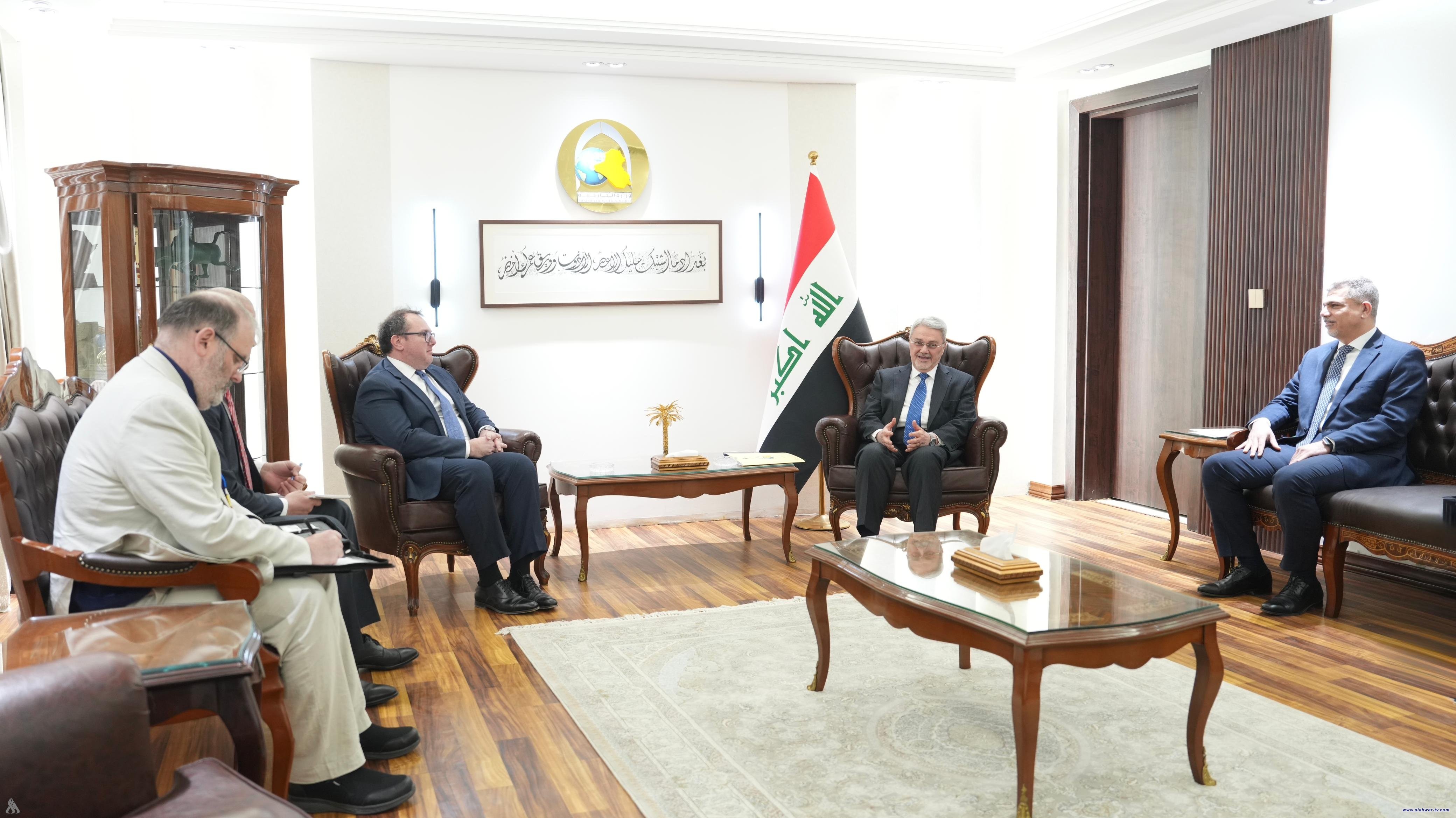 الخارجية تُبلغ القائم بالأعمال الأمريكي: استمرار الحرب يهدد أمن وسيادة العراق