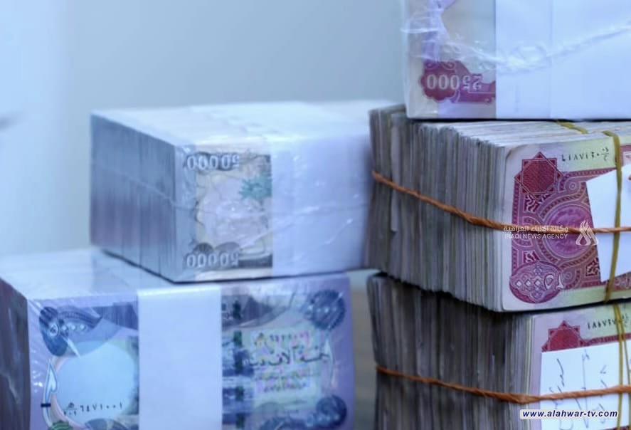 مستشار رئيس الوزراء: الحكومة ستلجأ للاقتراض لتأمين الرواتب بحال استمرار الحرب