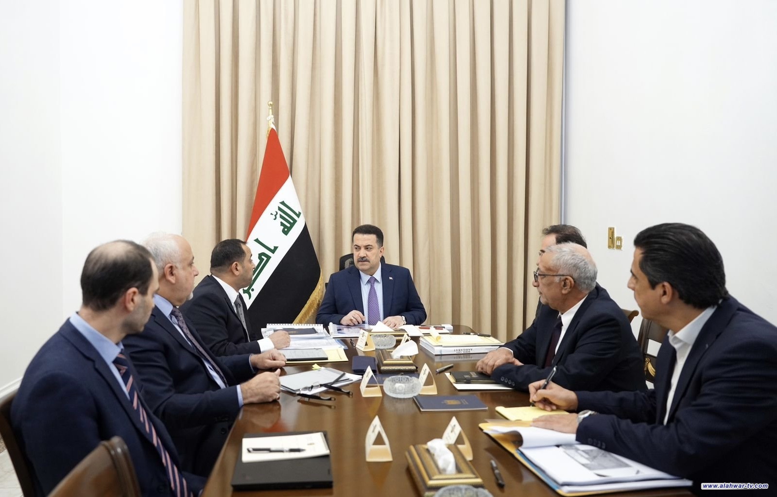 رئيس الوزراء يعقد اجتماعًا خاصًّا بمشروع الشبكة الذكية الخاصة بجباية فواتير الكهرباء