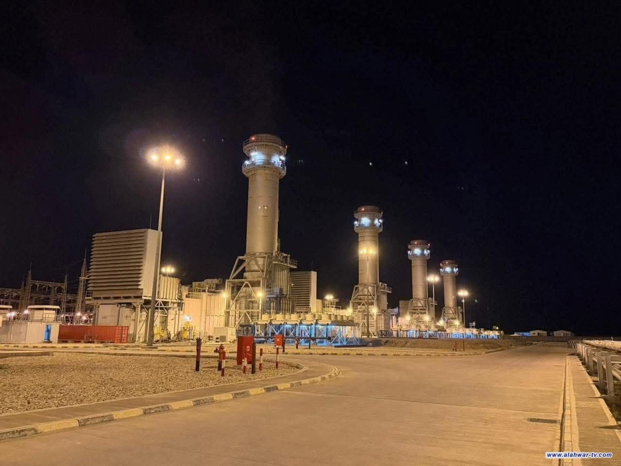 الأبطال يستنفرون: كوادر محطة ذي قار المركبة تنجح في تحويل الوحدات التوليدية إلى الوقود السائل
