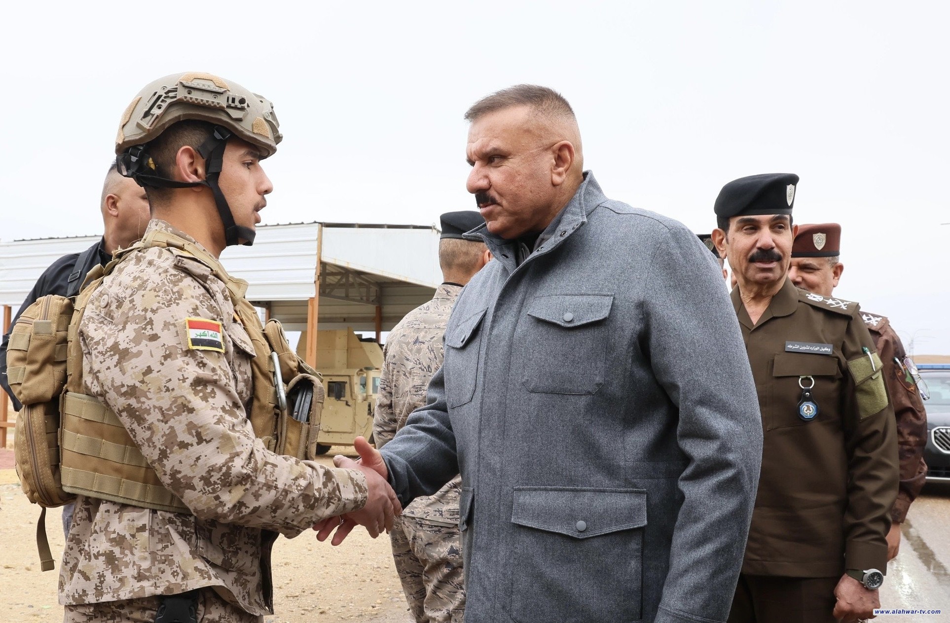 وزير الداخلية: لا توجد انسحابات لقطاعات الحشد الشعبي من الحدود مع سوريا