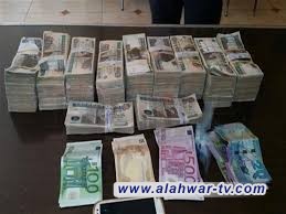 الإطاحة الإطاحة بمزور عملة بحوزته 900 مليون دينار مزيف