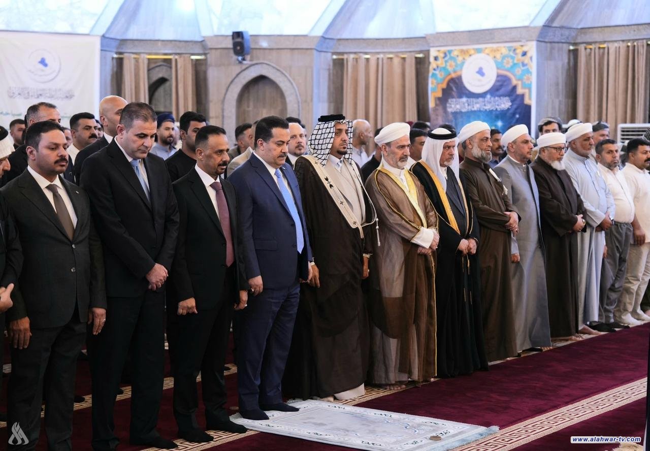 رئيس الوزراء يؤدي صلاة المغرب في جامع الشيخ معروف