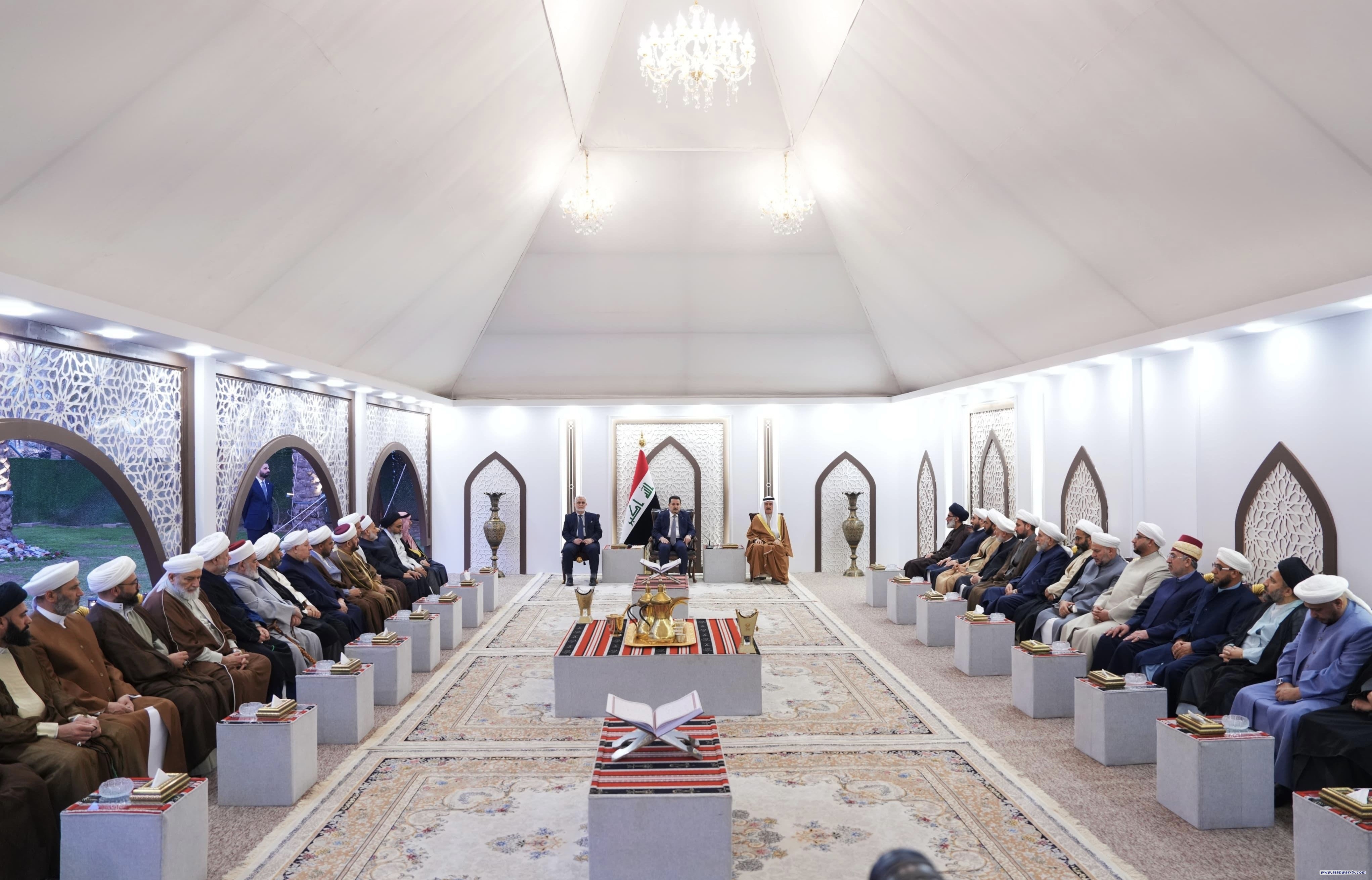 رئيس الوزراء يؤكد أهمية صوت رجال الدين في تعزيز التقارب الوطني