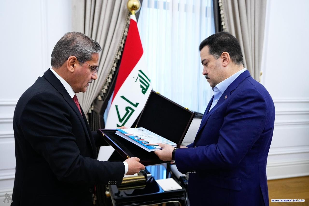 رئيس الوزراء يتسلم نسخة من التقرير السنوي لهيئة النزاهة