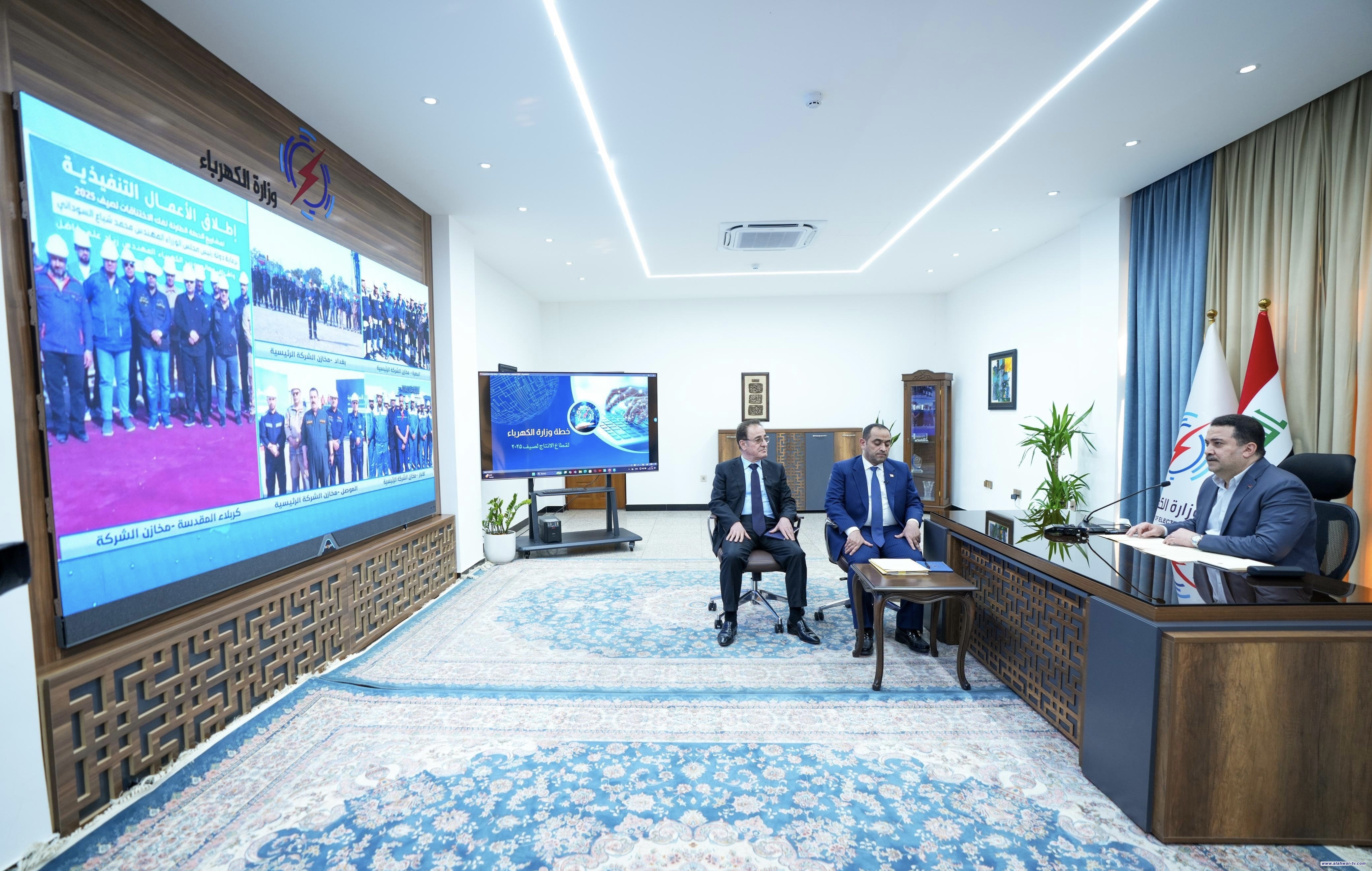 رئيس الوزراء يطلق الأعمال التنفيذية لمشاريع تأهيل شبكات التوزيع ونصب محطات الكهرباء