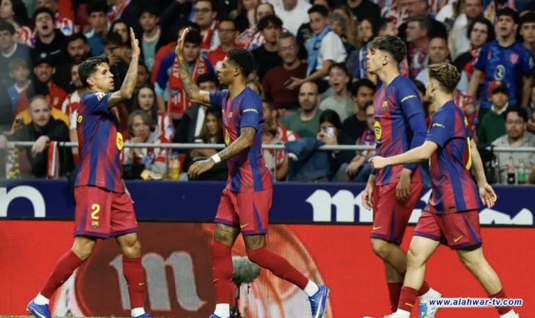برشلونة يهزم أتلتيكو مدريد بثنائية ويبتعد في صدارة الليغا