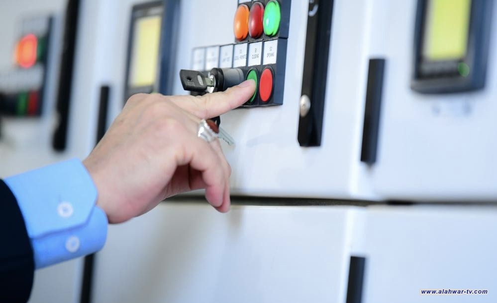 محافظ ذي قار يفتتح محطتين كهربائيتين ويتابع إنجاز محطة الثورة بالناصرية