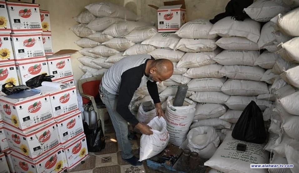 التجارة تحدد ضوابط قطع التموينية والعمل تنفي إيقافها عن مستفيدي الرعاية