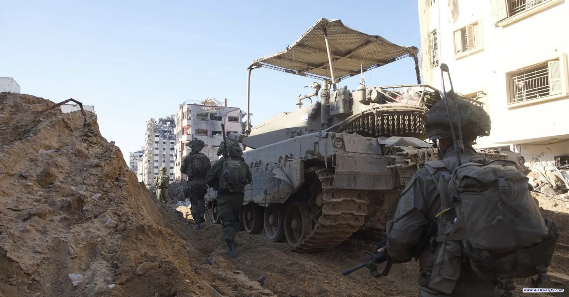 القوات الصهيونية تبدأ الانسحاب من مدينة غزة