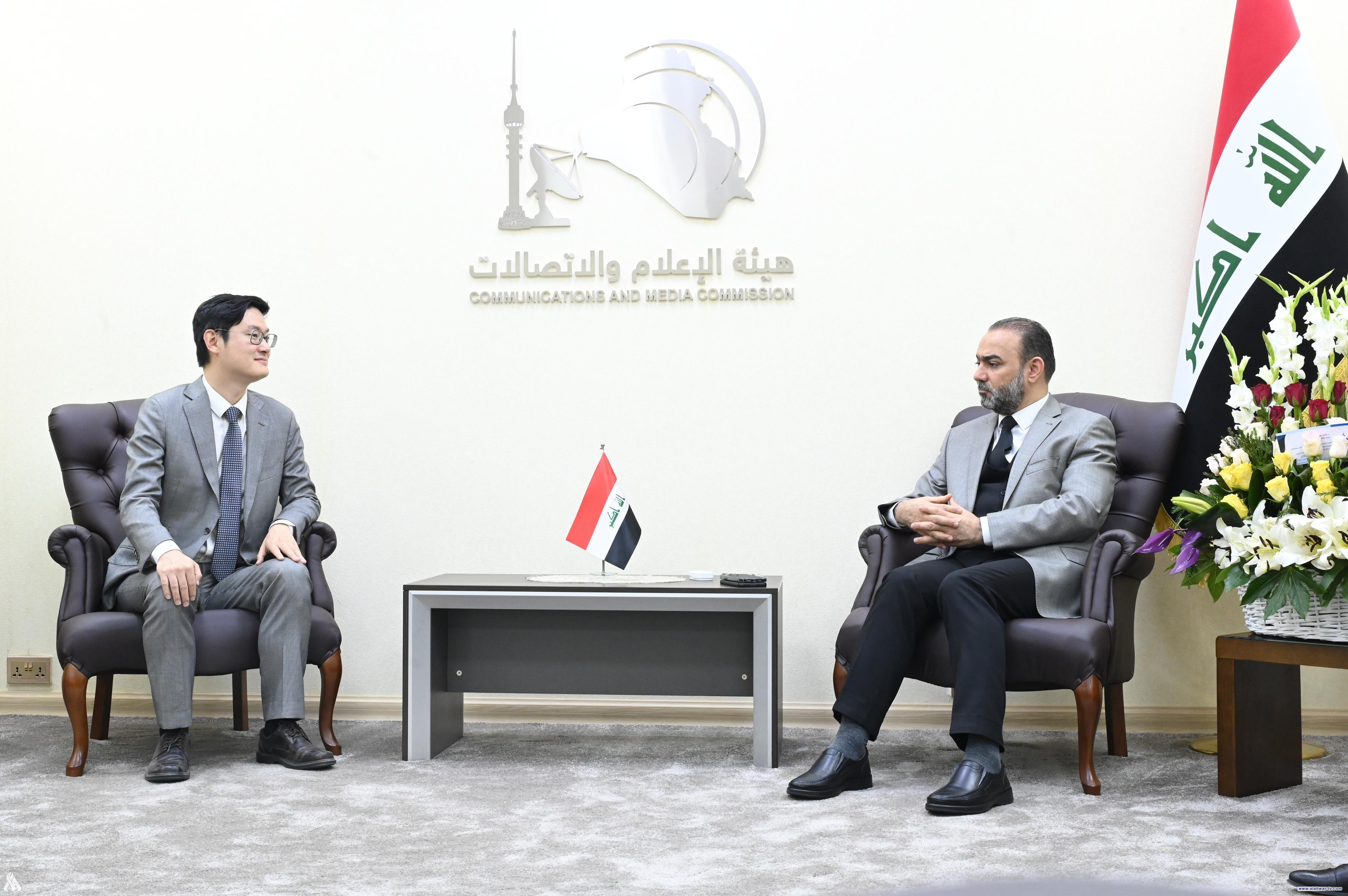 رئيس هيئة الاعلام يؤكد أهمية الاستفادة من خبرات الشركات العالمية بتنفيذ مشاريع استراتيجية