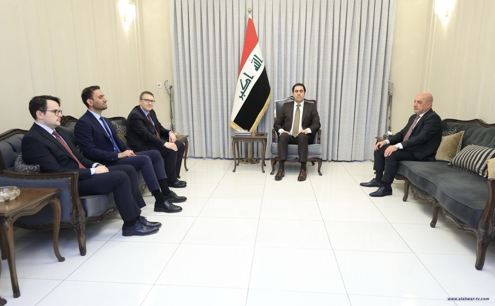 المندلاوي: العراق مهتم بتطوير علاقاته مع أشقائه وجيرانه وأصدقائه