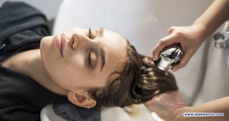 هل يؤدي عدم غسل الشعر إلى الصلع