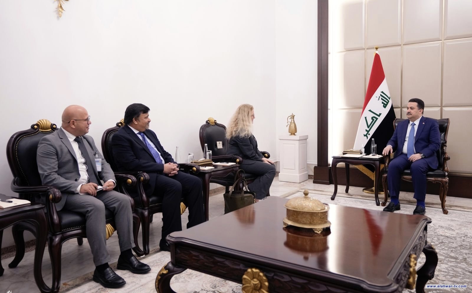 رئيس الوزراء يشدد على أهمية دعم المشروعات المترافقة مع مشروع طريق التنمية