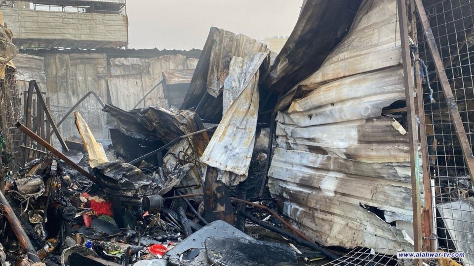 اثار الحريق الذي التهم أجزاء من سوق هرج وسط الناصرية