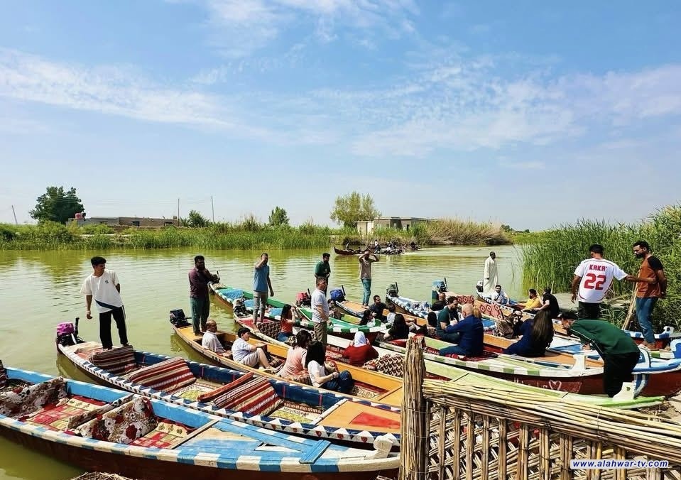 سياح من إقليم كردستان يستمتعون بعطلة العيد في أهوار الناصرية