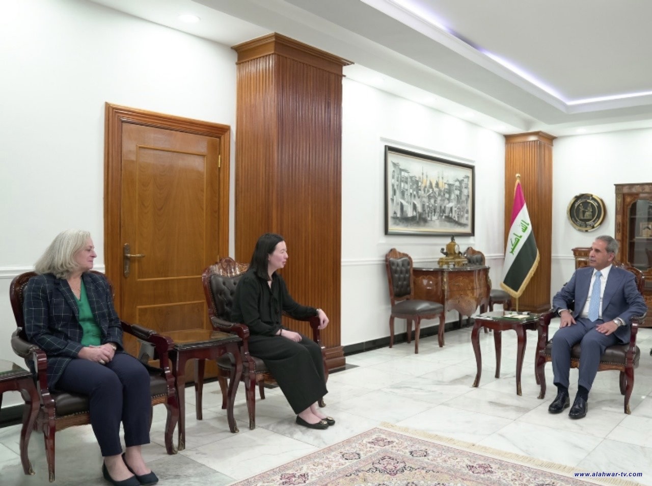القاضي زيدان ومسؤولة أمريكية يبحثان القضايا القضائية والقانونية المشتركة