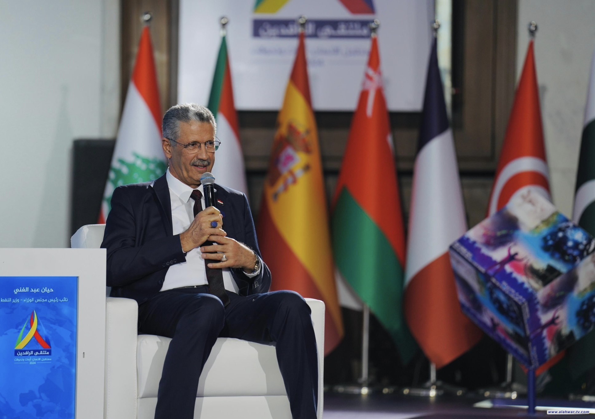 وزير النفط يكشف عن مشروع واعد لإنتاج البنزين ويحدد موعد الاستغناء عن الاستيراد