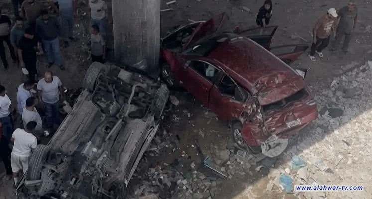 فتاتان تسقطان بسيارتيهما من أعلى جسر في بغداد