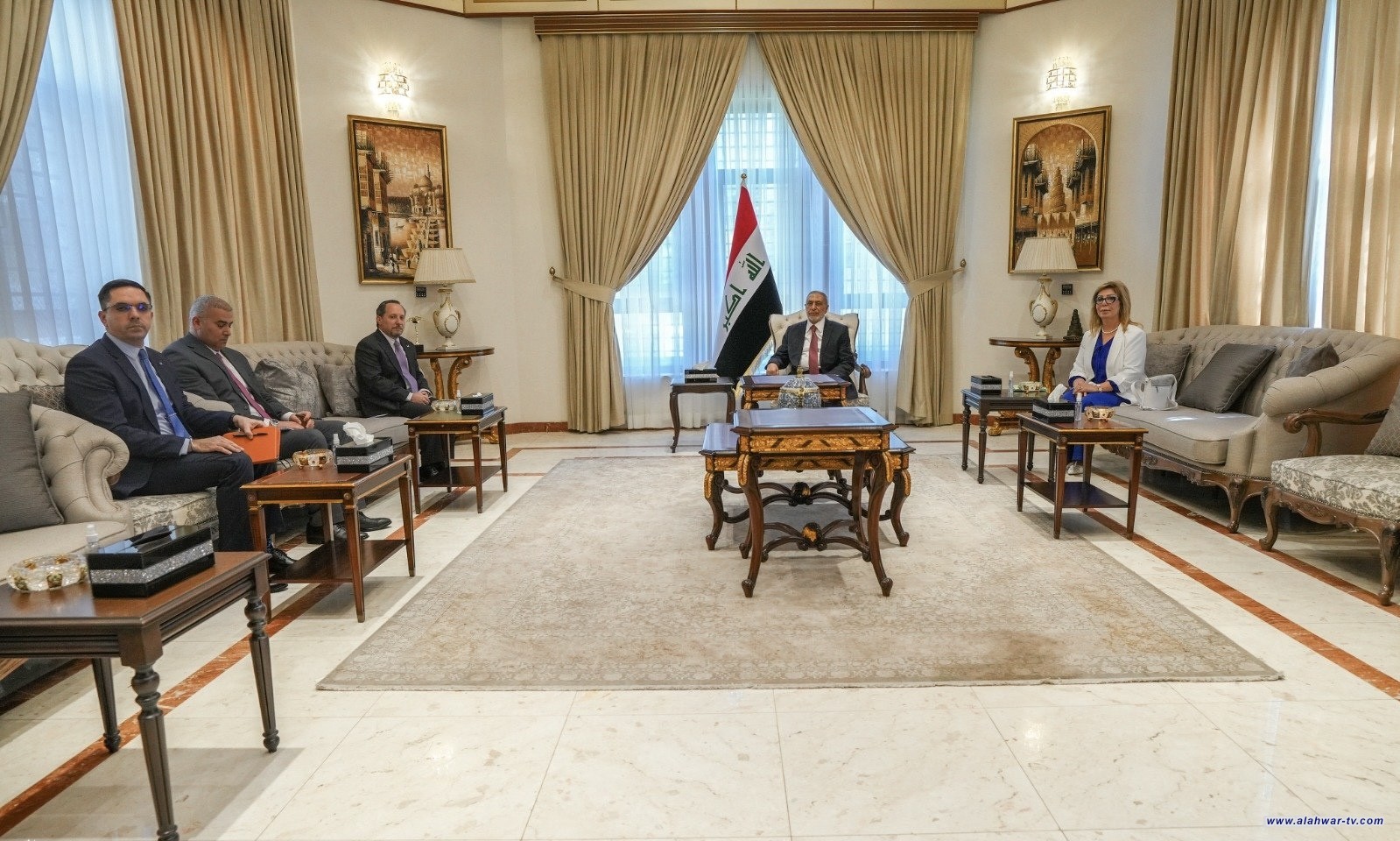 المشهداني والقائم بأعمال سفير الولايات المتحدة يؤكدان أهمية تعزيز العلاقات بين البلدين