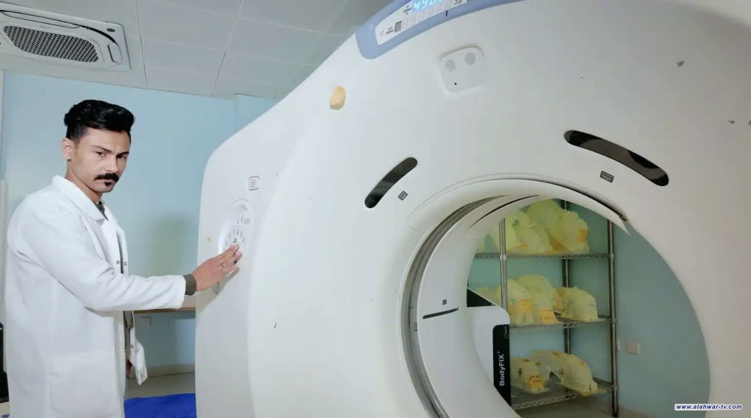 مركز الأورام في مستشفى الناصرية التعليمي يجري أكثر من 500 جلسة علاج إشعاعي خلال شهر آذار