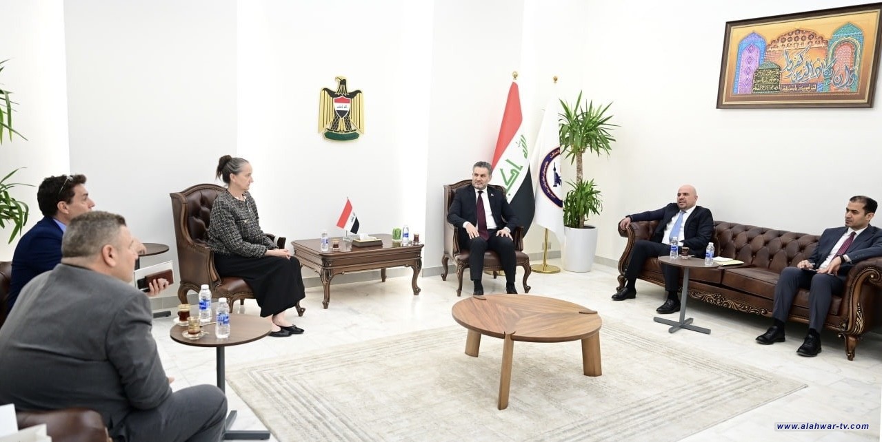 العراق والصليب الأحمر يناقشان مكافحة المعلومات المضللة في القضايا الإنسانية