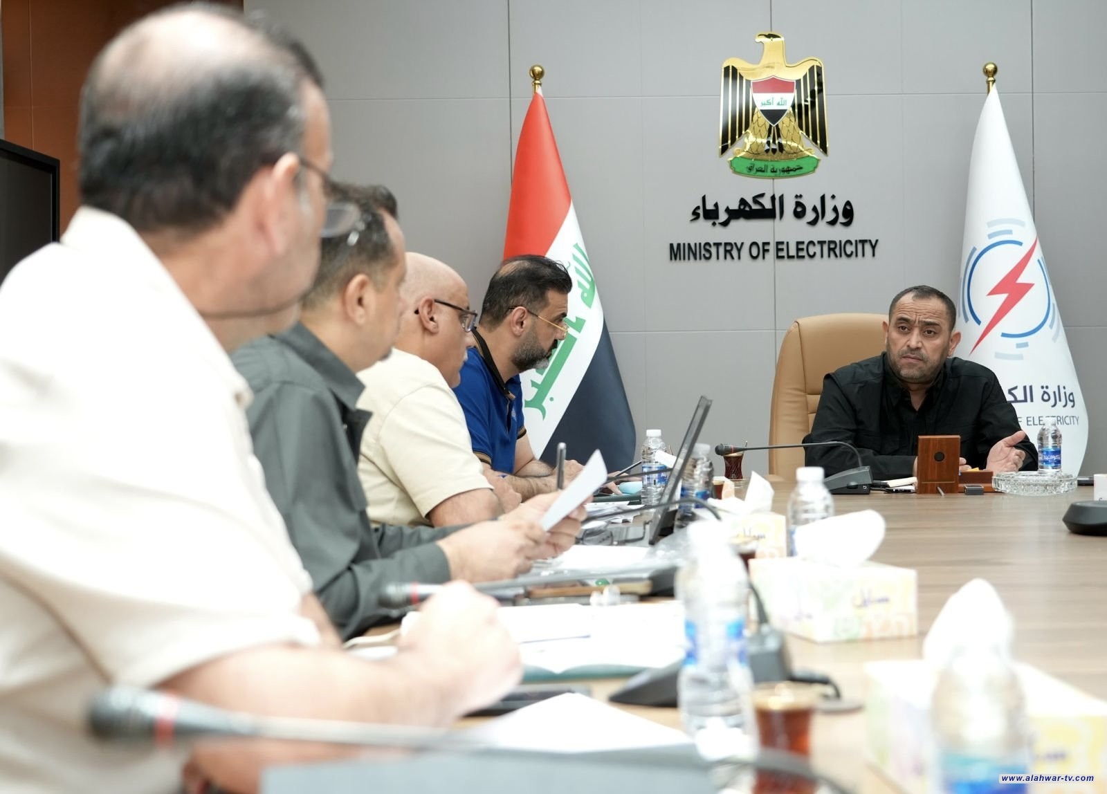 وزير الكهرباء يشدد على الالتزام بالجداول الزمنية المحددة لإنجاز المشاريع