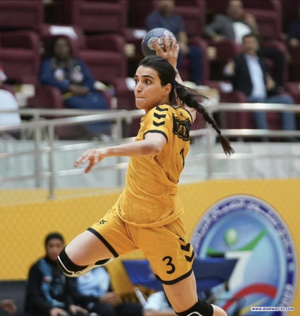 بعد توقيعها للمصيرة العُماني..إيمان مغديد أول لاعبة كرة يد عراقية تحترف خارج البلاد
