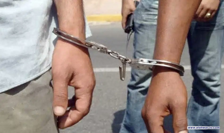 قوة أمنية مشتركة تلقي القبض على ثلاثة متهمين بتجارة المخدرات في سوق الشيوخ