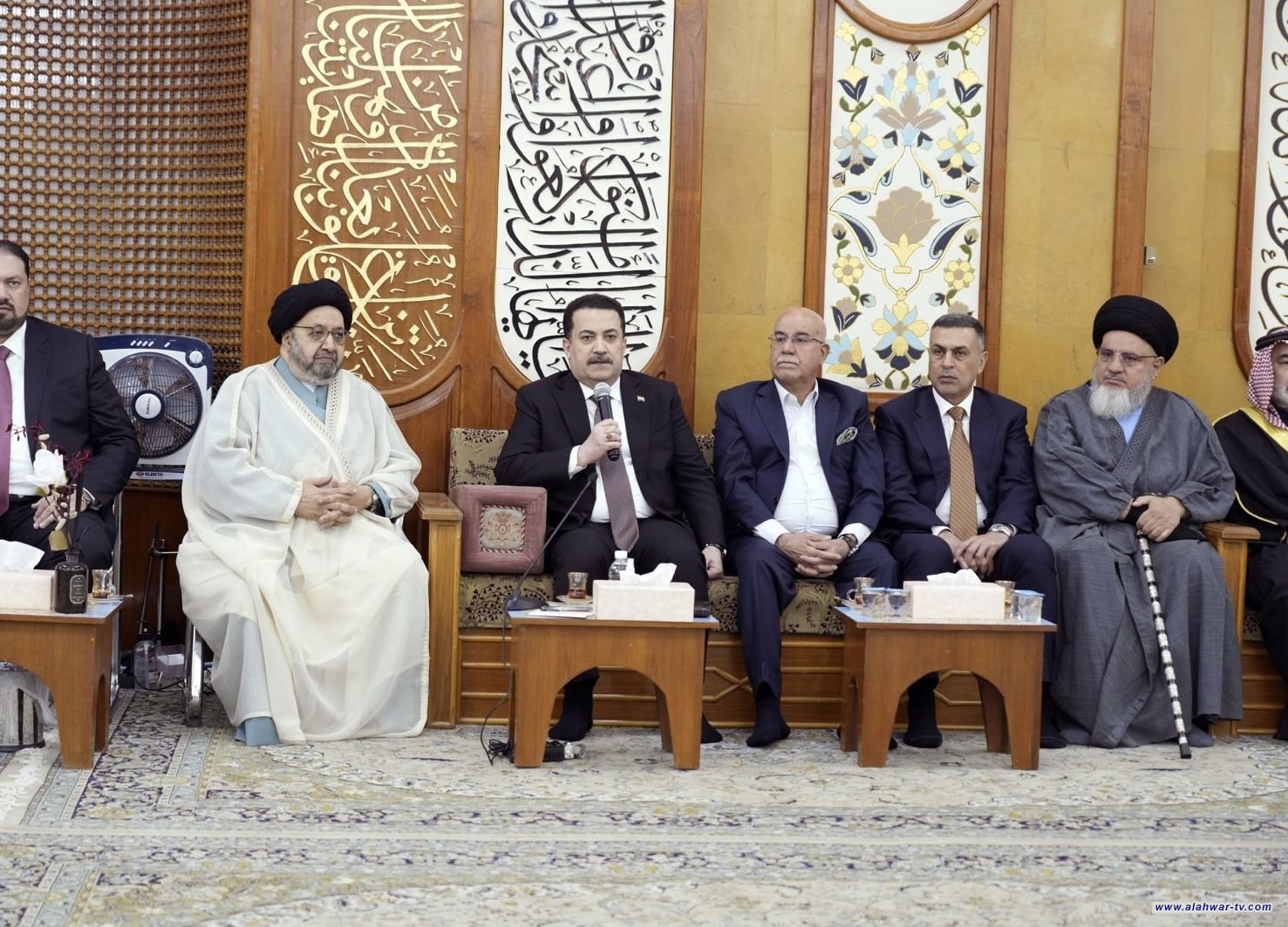 رئيس الوزراء يشدد على أهمية تلاحم كل العناوين الاجتماعية وشيوخ العشائر