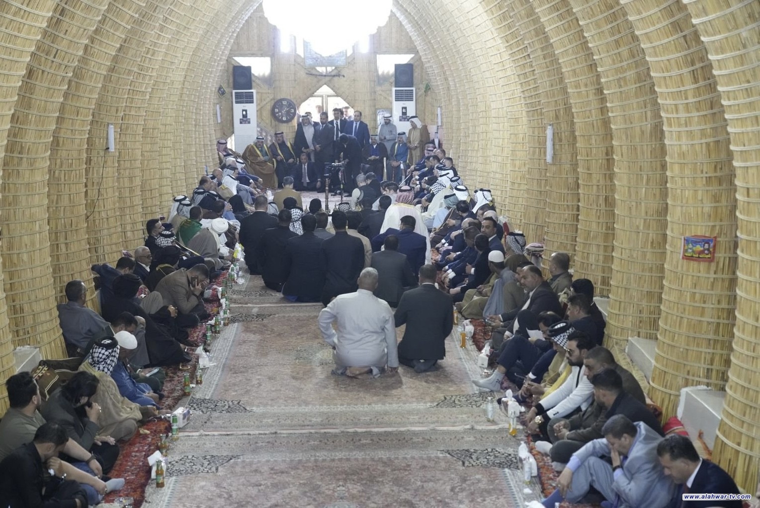 رئيس الوزراء يؤكد أهمية تعزيز الأمن والاستقرار وتعاون العشائر مع جهود الأجهزة الأمنية