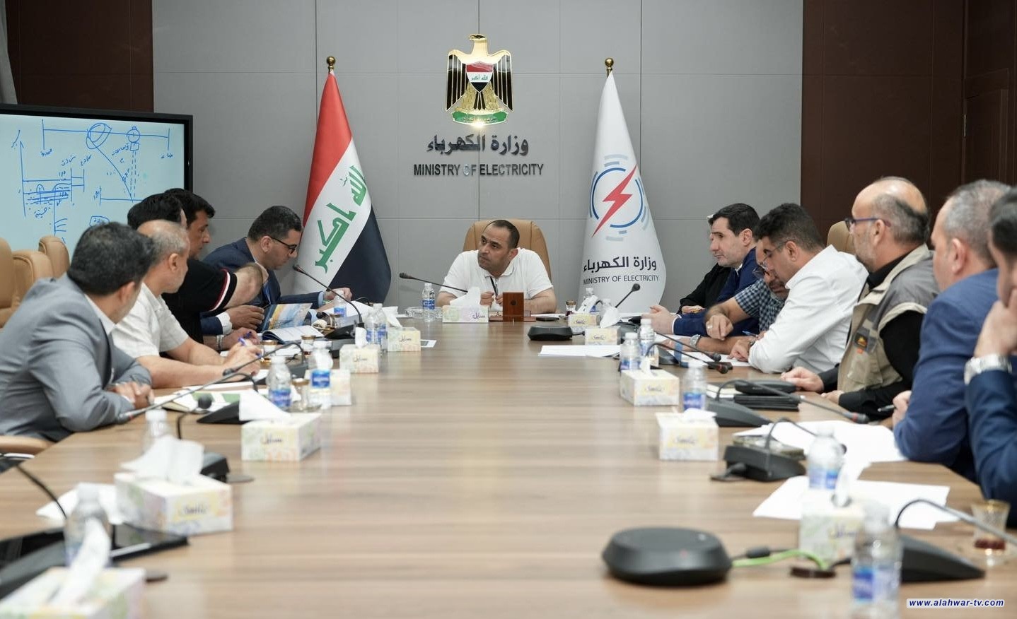 وزير الكهرباء يوجه بإكمال المشاريع الاستراتيجية قبل زيارة الأربعينية