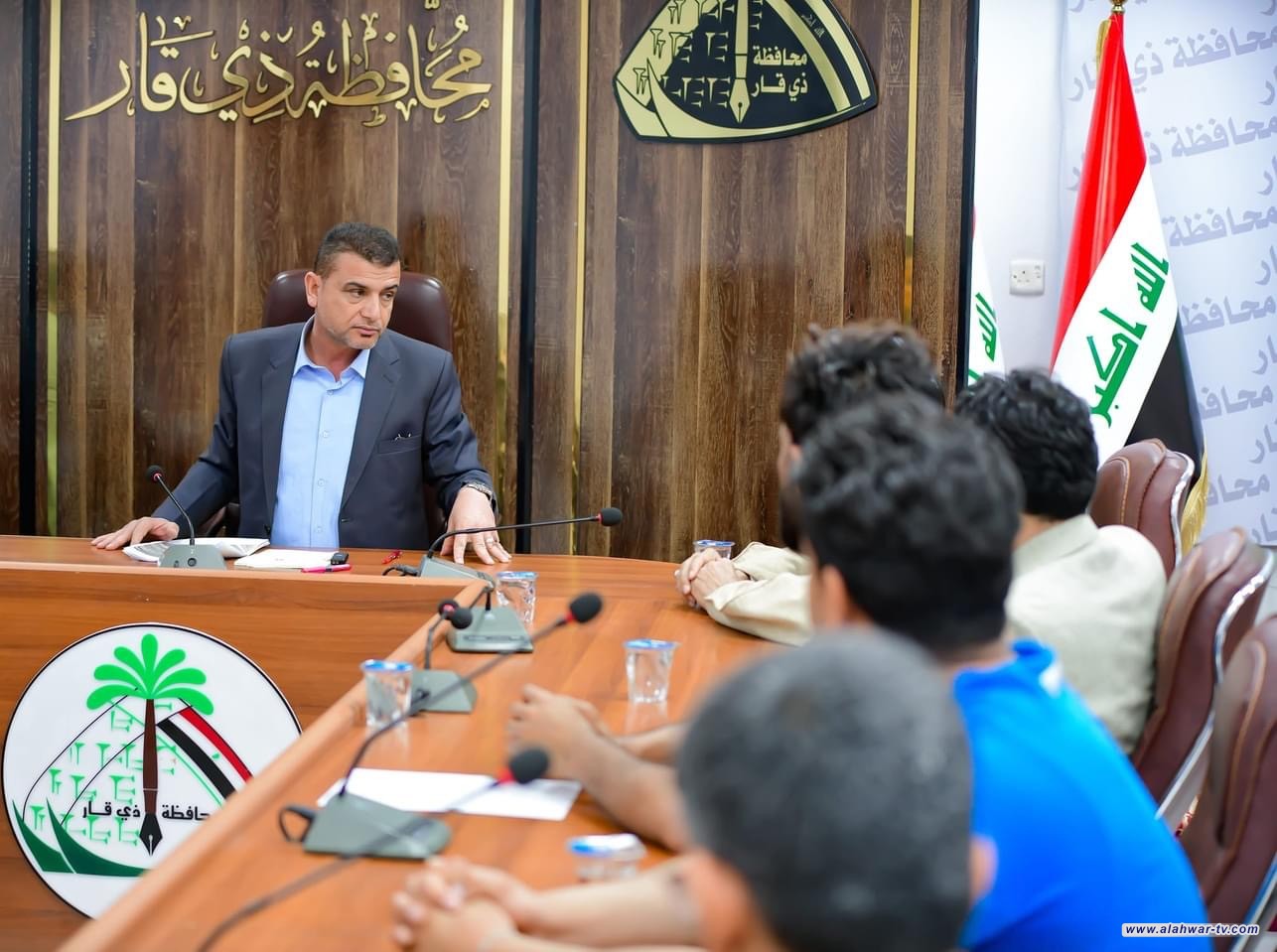 خلال لقائه جمع من اهالي حي العسكري الاول بقضاء سوق الشيوخ ..  محافظ ذي قار يوجه بادراج مشروع البنى التحتية المتكاملة للحي بخطة مشاريع 2024