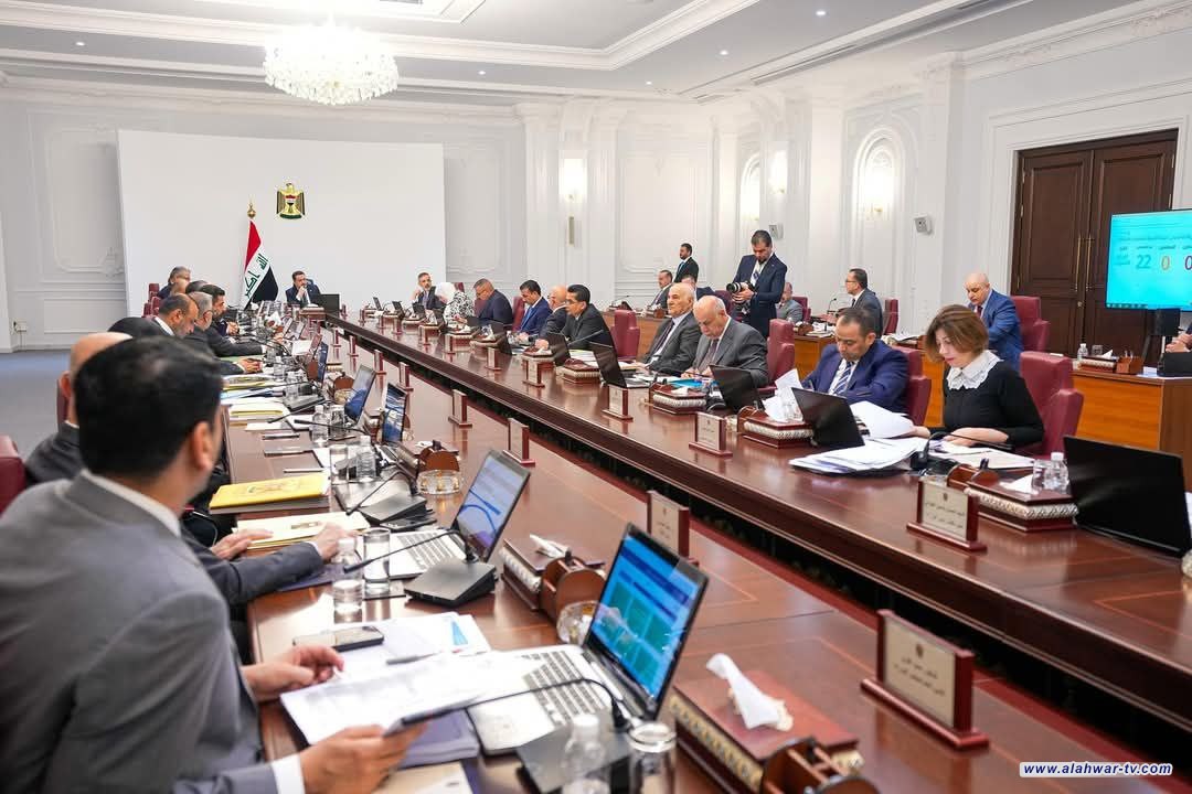 مجلس الوزراء يستضيف نقيب المعلمين، ويصدر حزمة مقررات تتعلق بالكوادر التربوية والتعليمية وموظفي وزارة التربية، وهي: