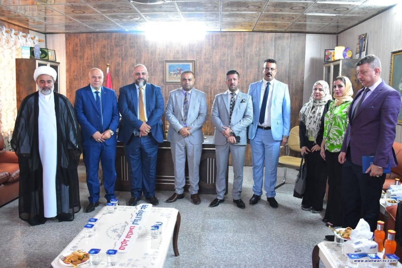 المدير العام لإعداد المعلمين والتدريب والتطوير التربوي يزور معاهد الفنون الجميلة للبنين والبنات في محافظة ذي قار .