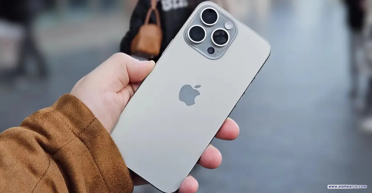 رسوم ترامب تُزلزل عرش آبل.. سعر  آيفون قد يرتفع إلى 3500 دولار