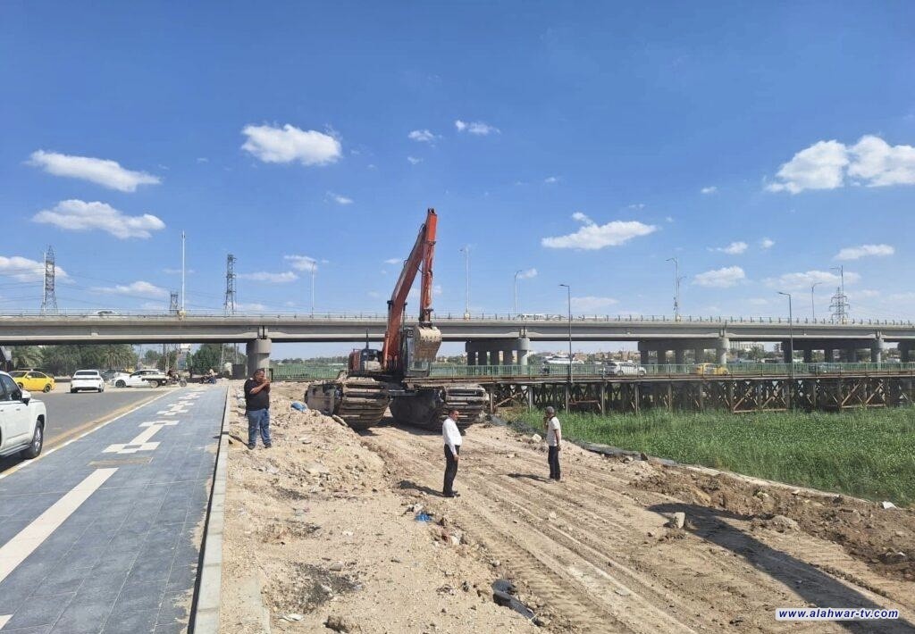 الموارد المائية في ذي قار تطلق حملة لإزالة زهرة النيل والترسبات من نهر الفرات