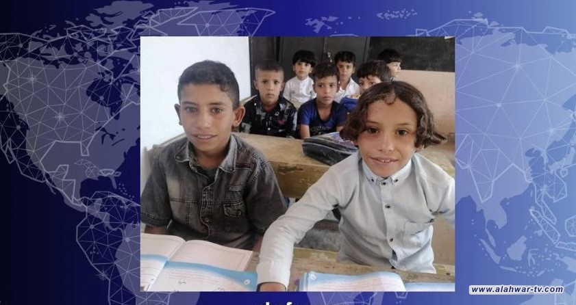 بعد الفيديو المتداول.. التربية تكرّم معلماً تكفل بتعليم طالبين وتفتتح صفاً لليافعين في مدرسته