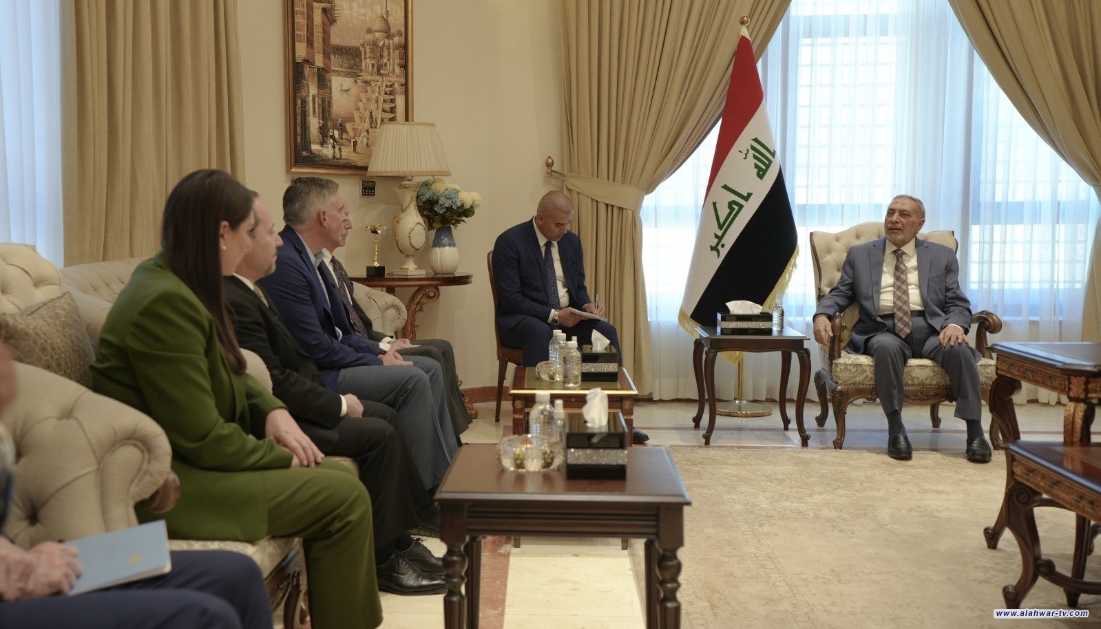 رئيس الوزراء يؤكد أهمية أن تحظى مشاريع القطاع الخاص بدعم البنك الدولي