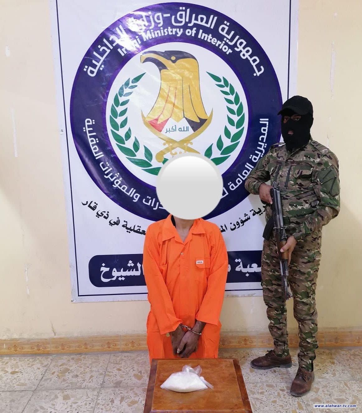 مديرية المخدرات والمؤثرات العقلية تلقي القبض متهم وتضبط كمية من مادة الكريستال .