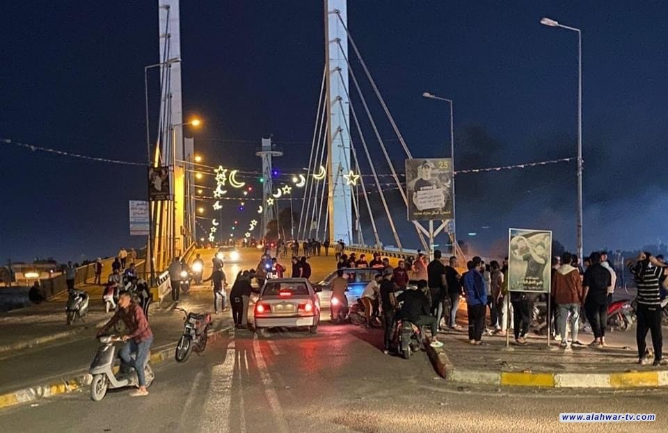 قطع جسر الحضارات من قبل محتجين وسط الناصرية