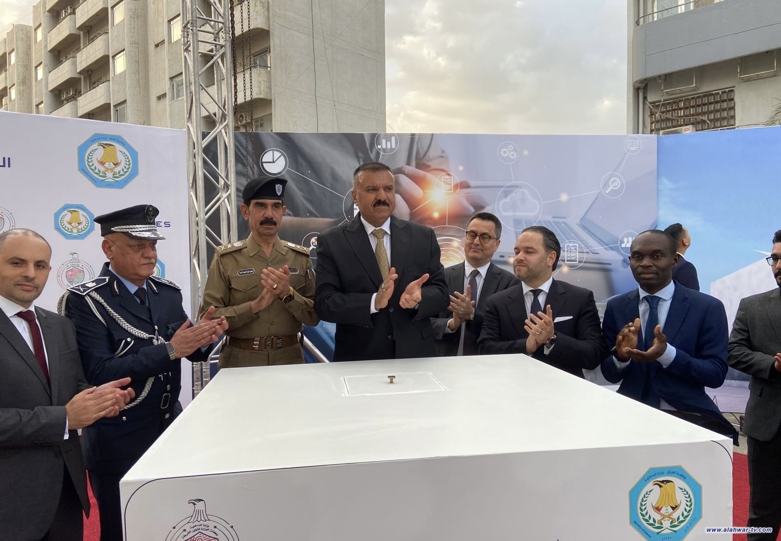 وزير الداخلية يضع حجر الأساس لبناية إنجاز