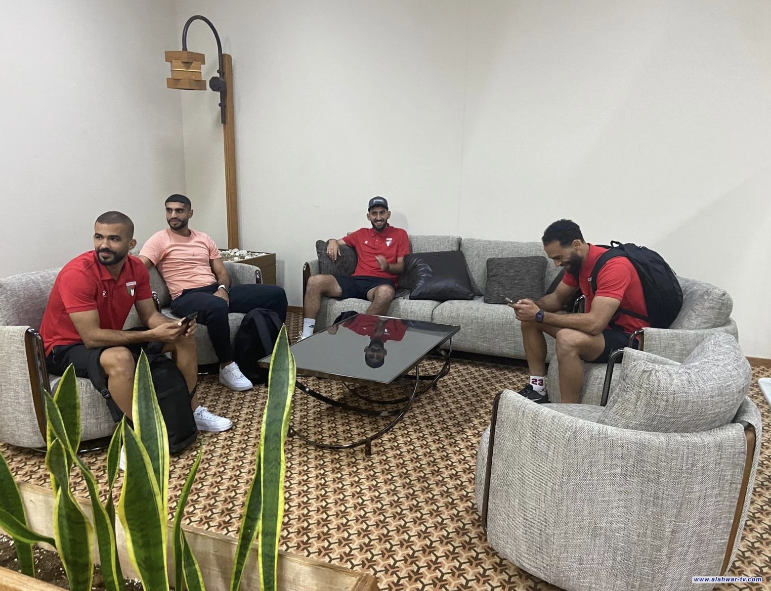 المنتخب الفلسطيني يصل إلى مطار البصرة الدولي