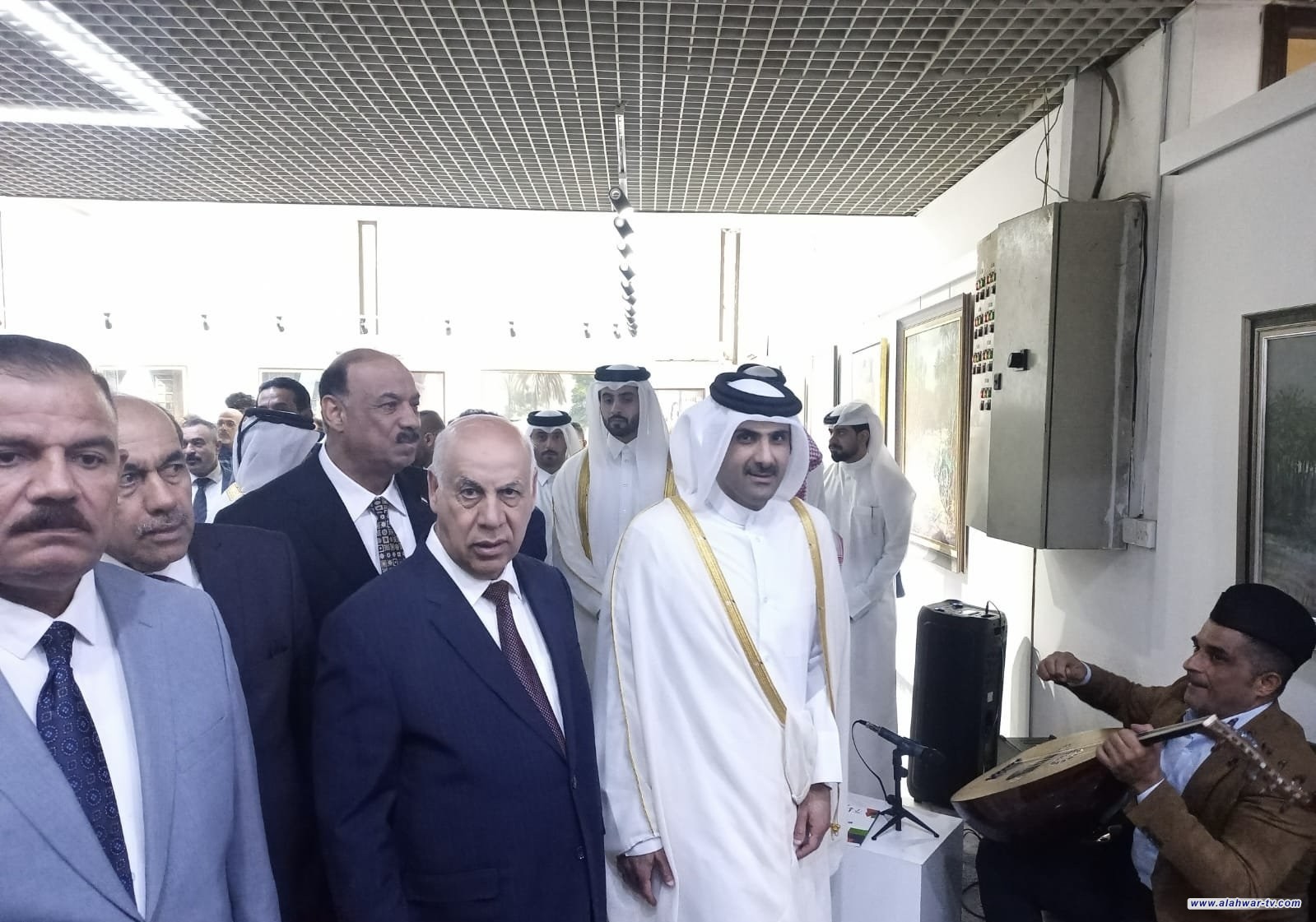 وزيرا الثقافة العراقي والقطري يحضران افتتاح معرض الواقعية العراقية الفني الأول