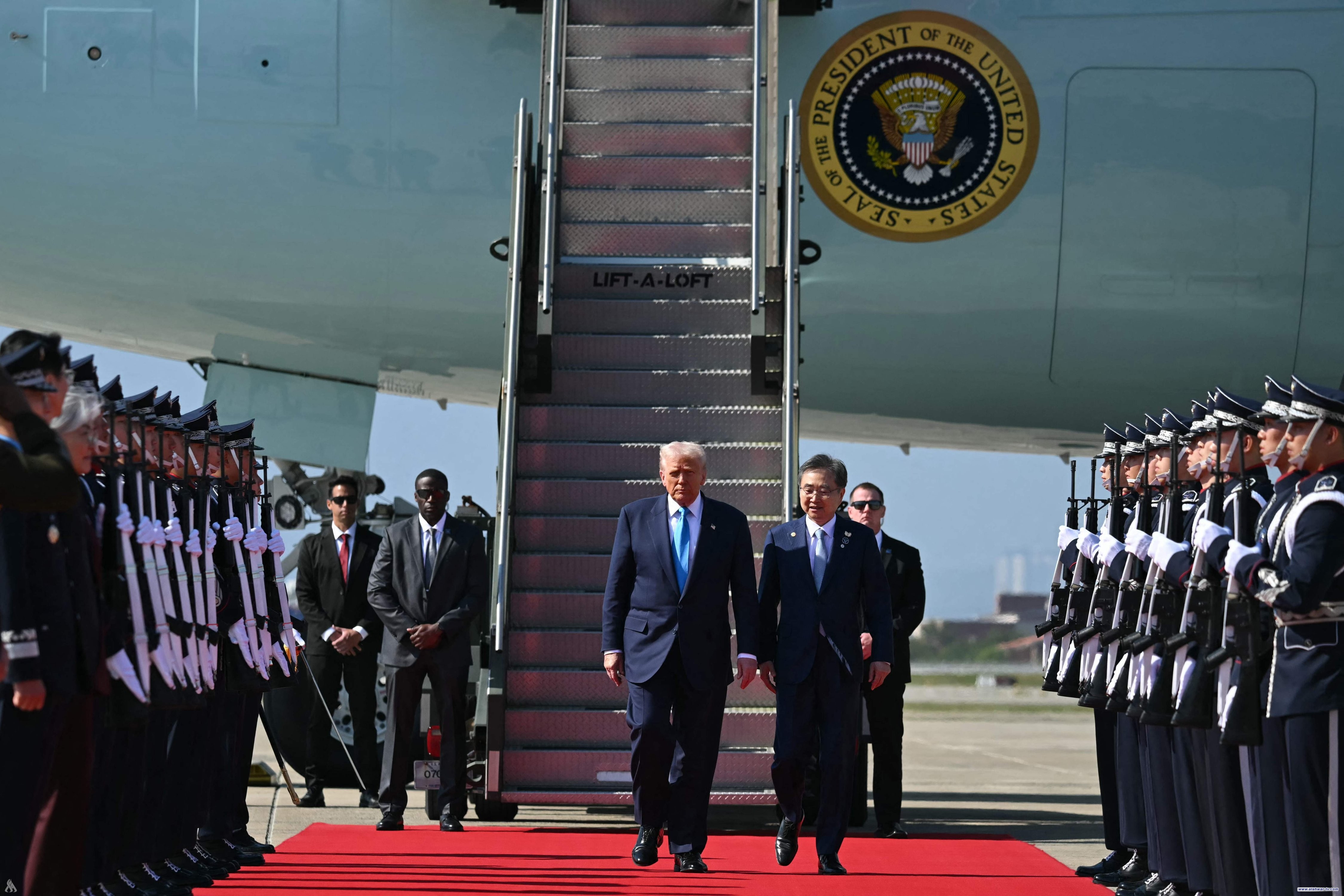 ترامب يصل إلى كوريا الجنوبية للمشاركة في قمة آبيك