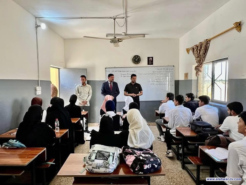 رئيس لجنة التربية والتعليم في مجلس ذي قار يزور عددًا من المدارس ويشيد بانتظام الدوا